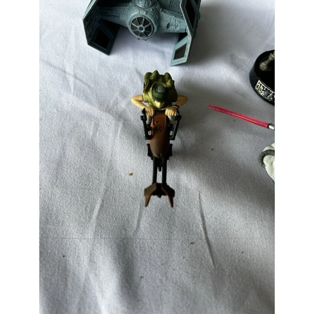 star wars lot- 2 Hot Wheels Ships,2 Attacktix Figures, And 3 Action Figures!